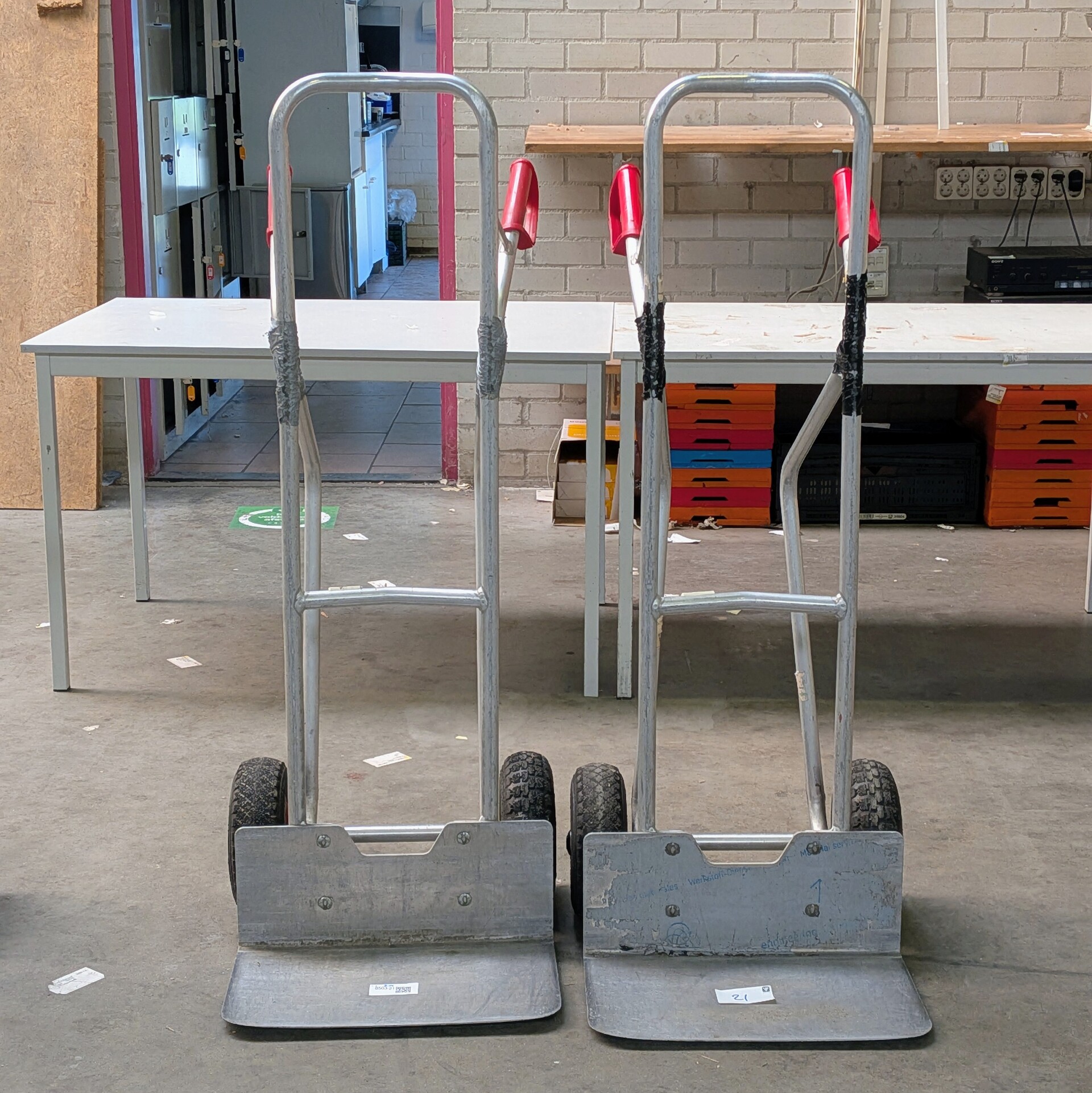 2x Steekwagen op luchtbanden Fetra