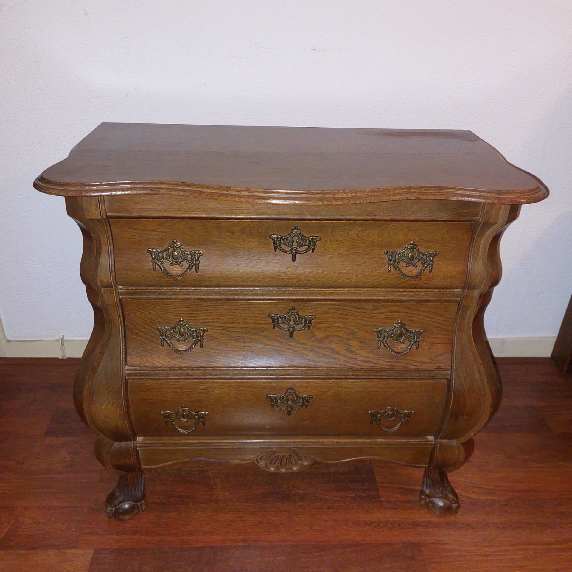 Commode of buikkast, Bruin