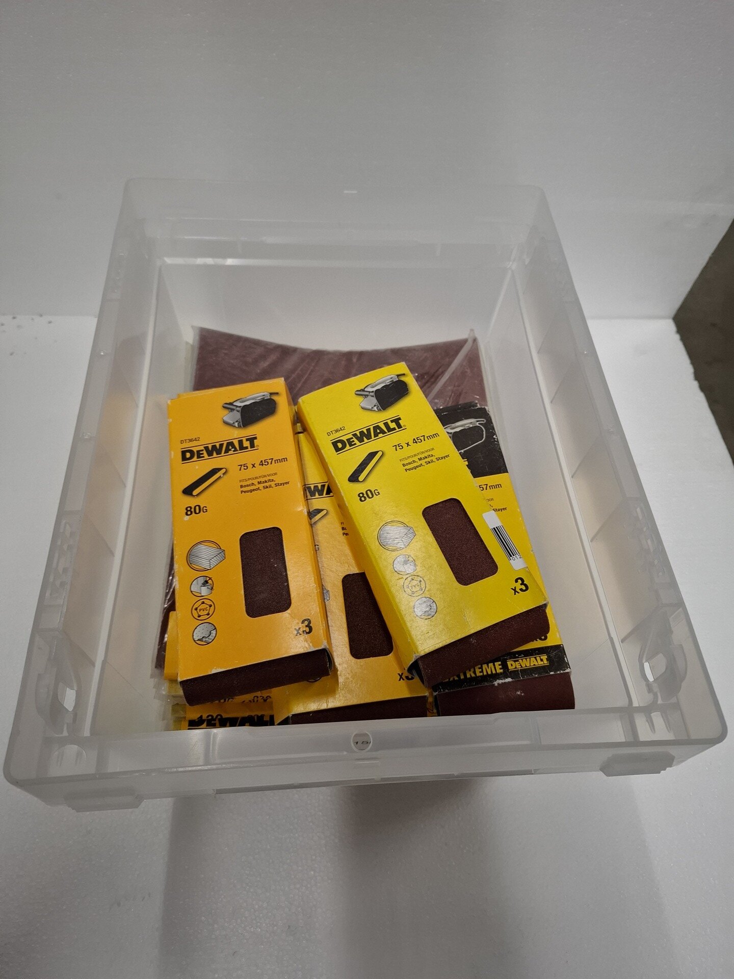 Assortiment schuurmiddelen wvp ong. € 100,-, DeWALT