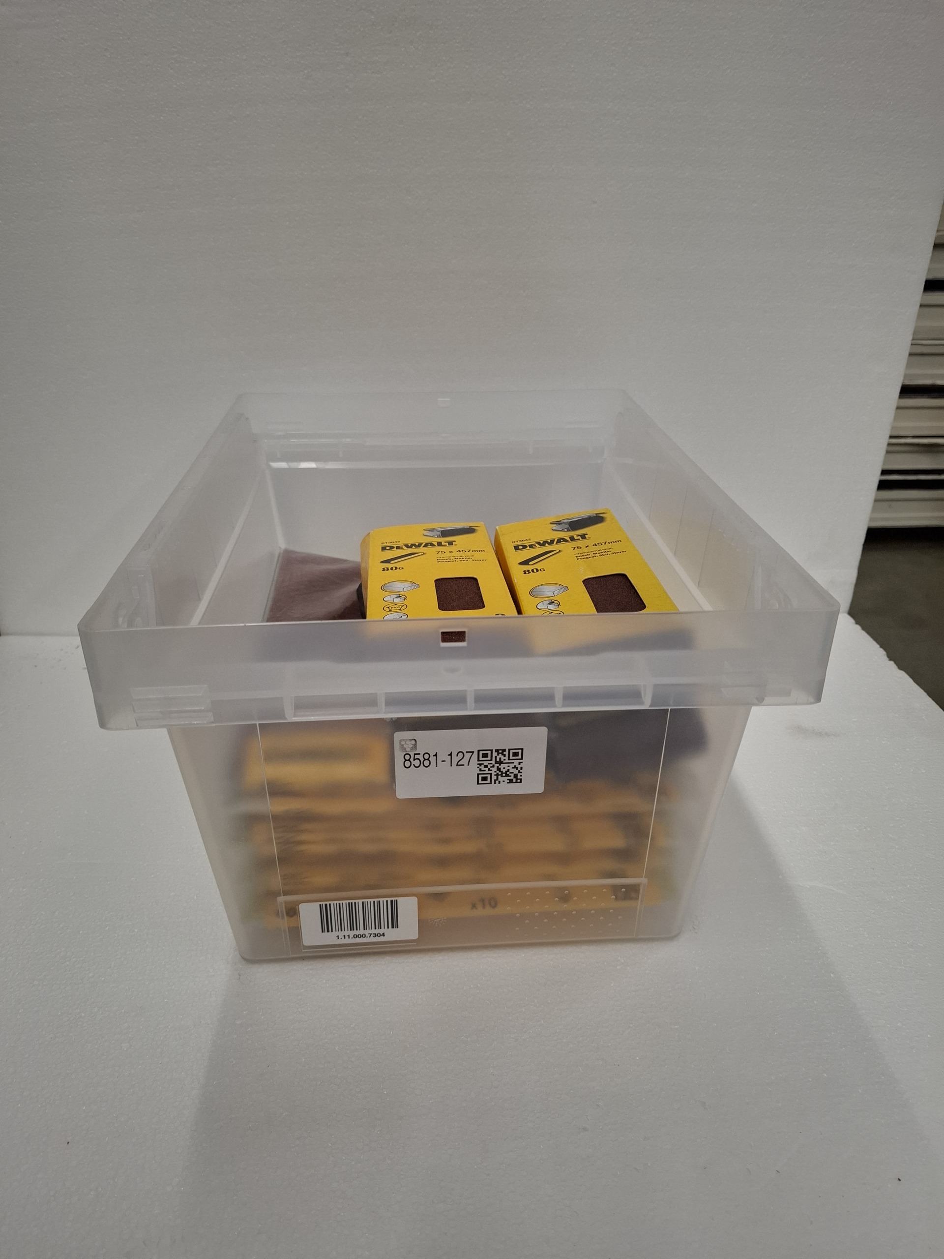 Assortiment schuurmiddelen wvp ong. € 100,-, DeWALT