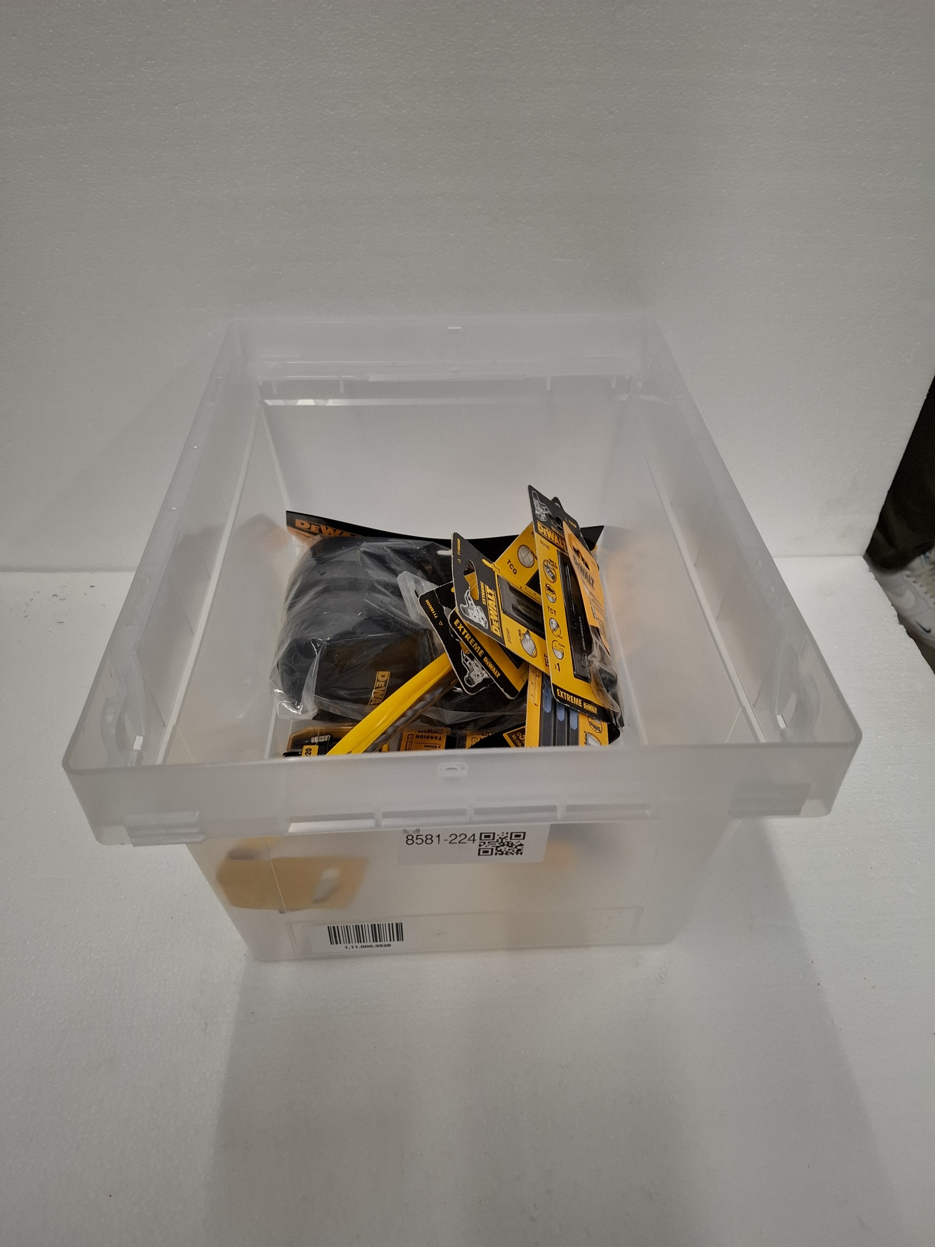 DeWALT surprise box wvp ong. € 250,-, DeWALT