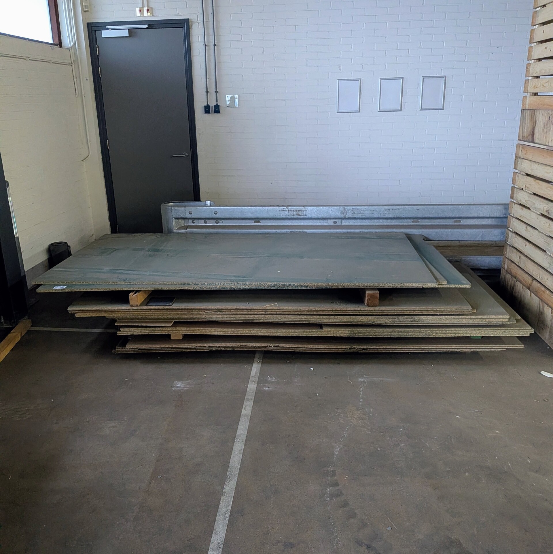 Ca. 16x Diverse spaanplaat