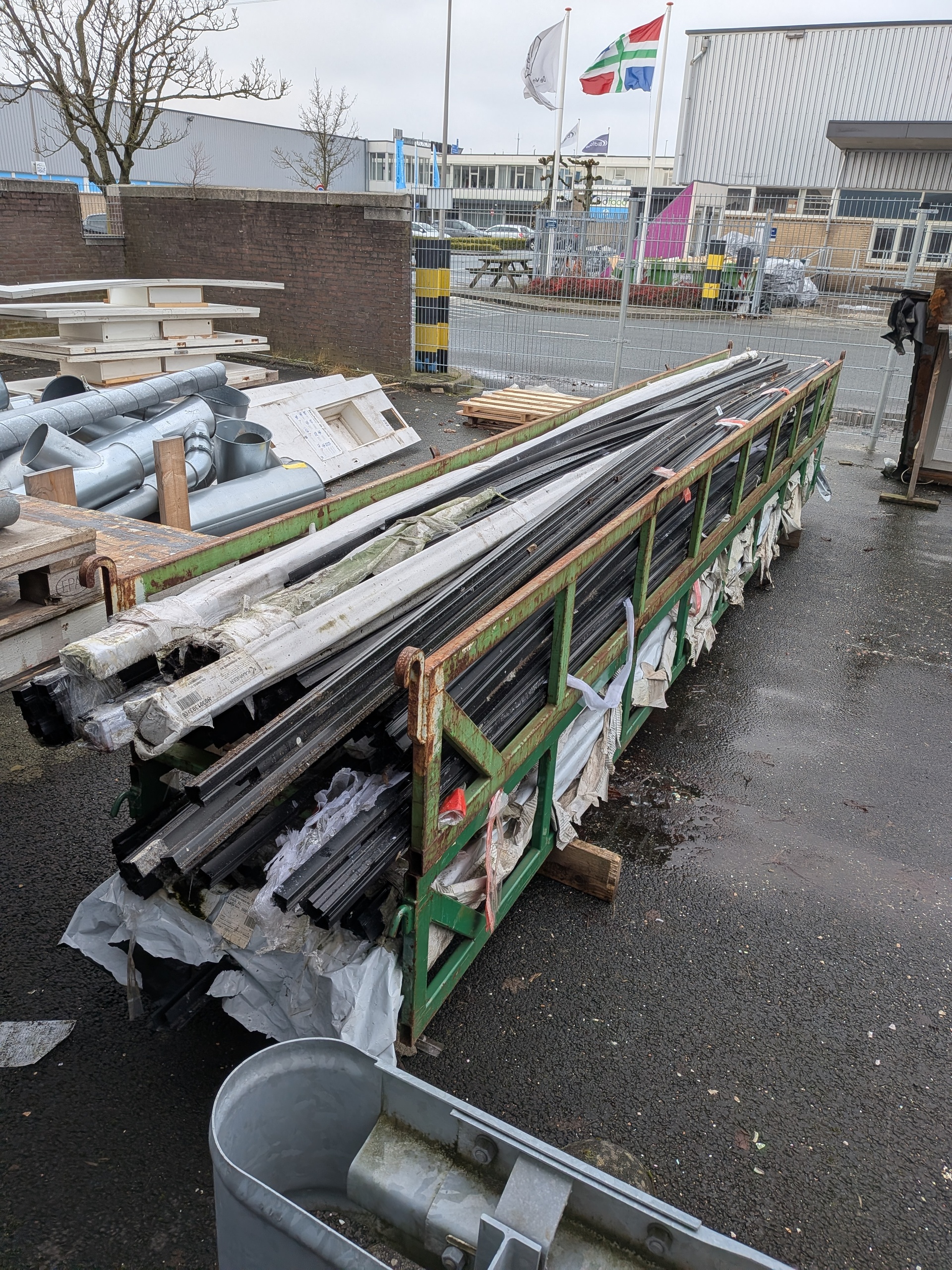 Partij kunststof profielen zwart