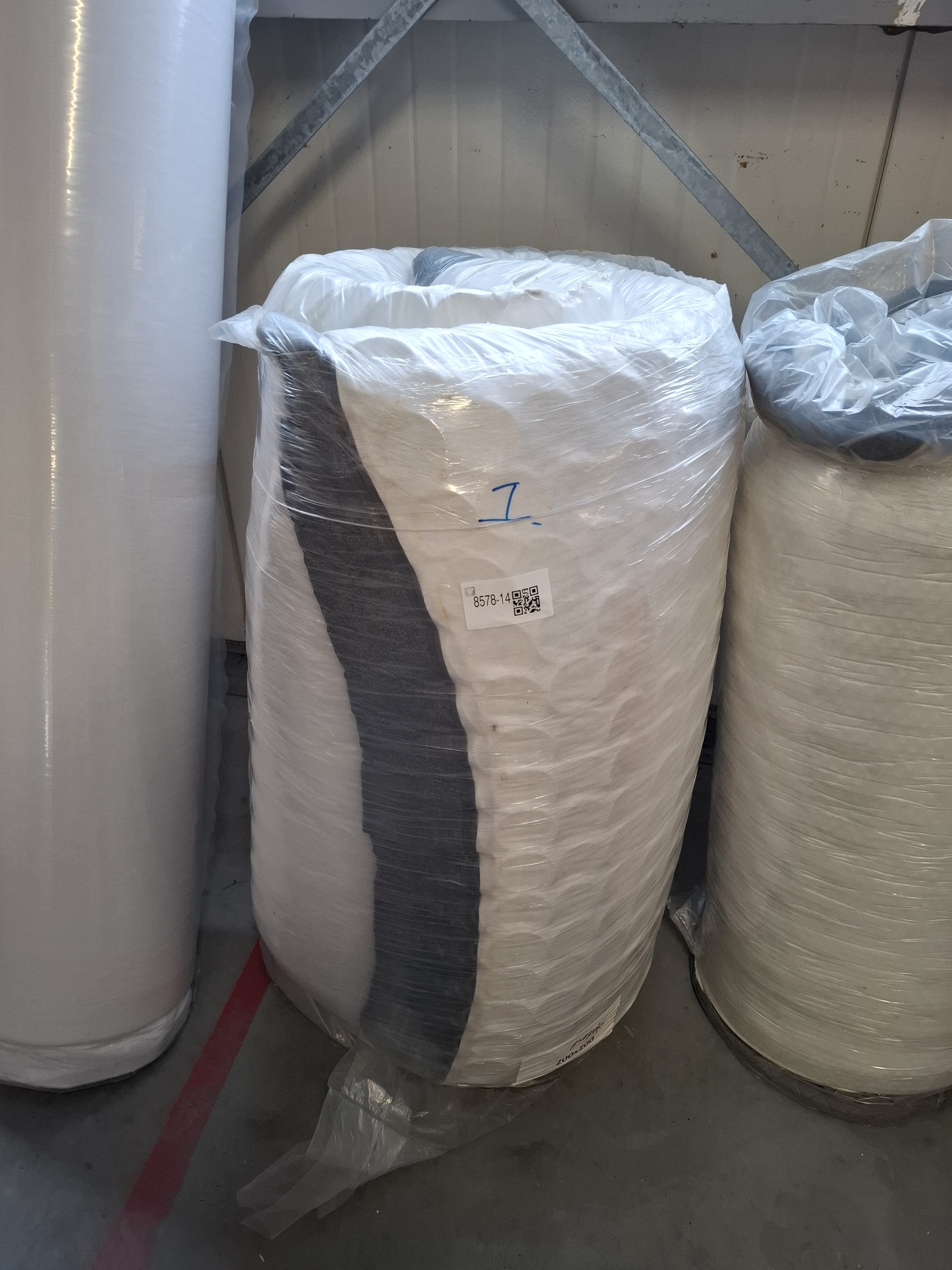 Matras, Emma, Hybrid – 200×200, Wit