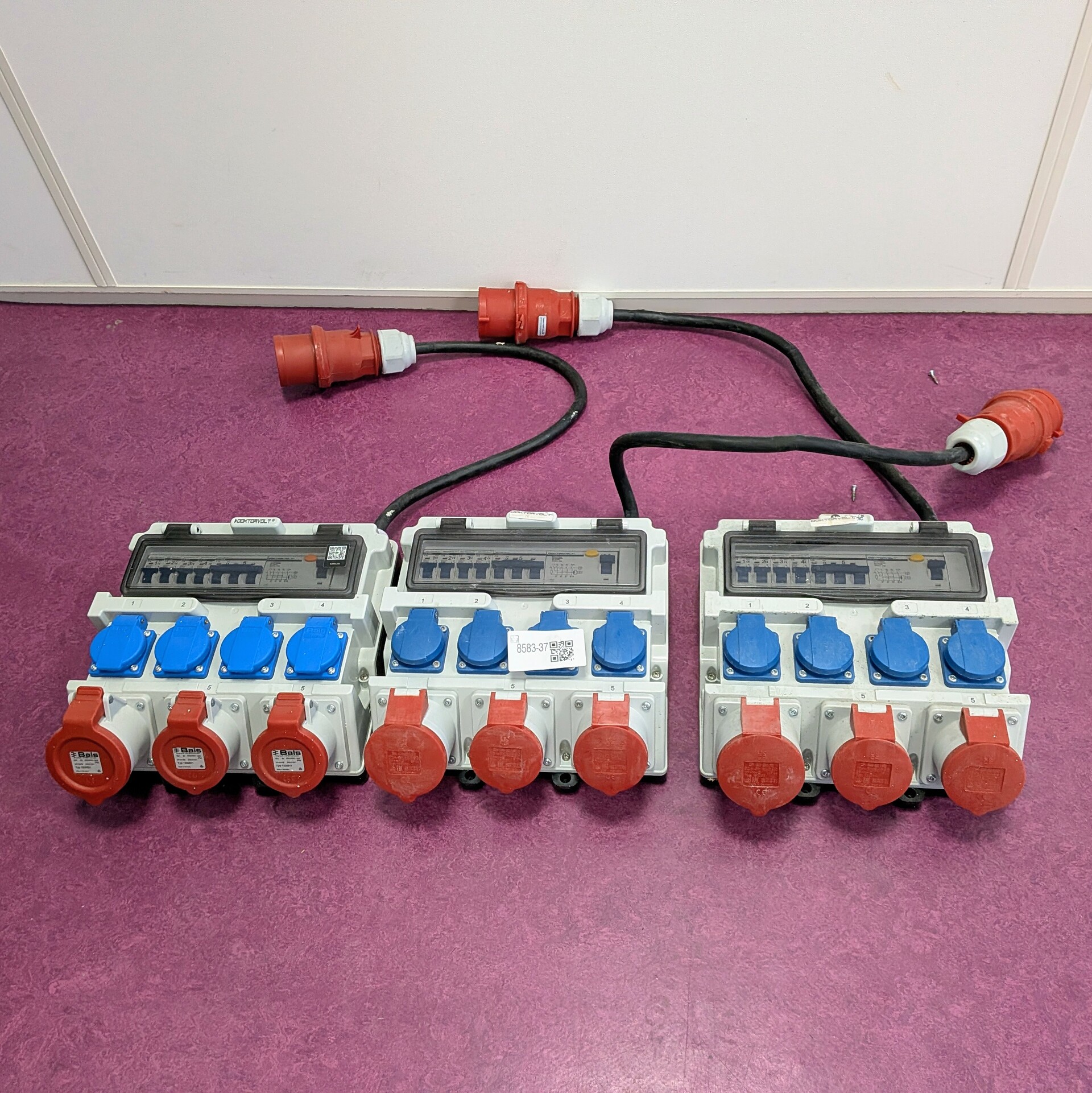 3x Stroomverdeelkast Doktervolt, stroomverdeler