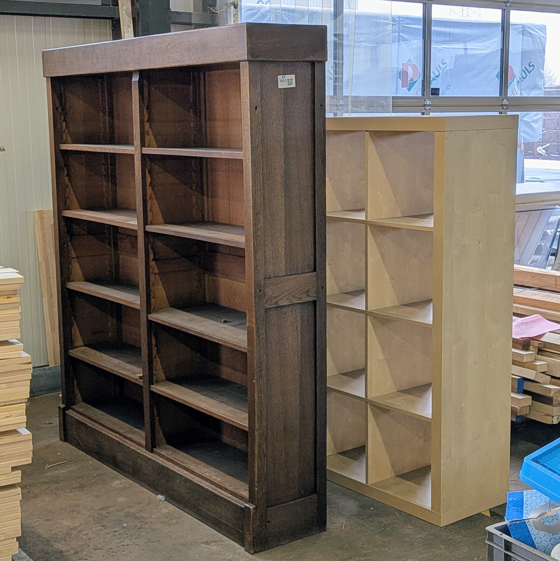 Houten kast met 2x vakkenkast