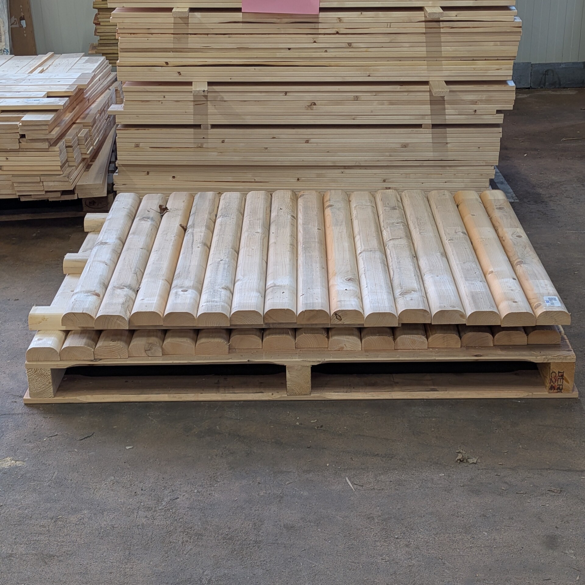 Ca. 31x Vuren balken halfrond