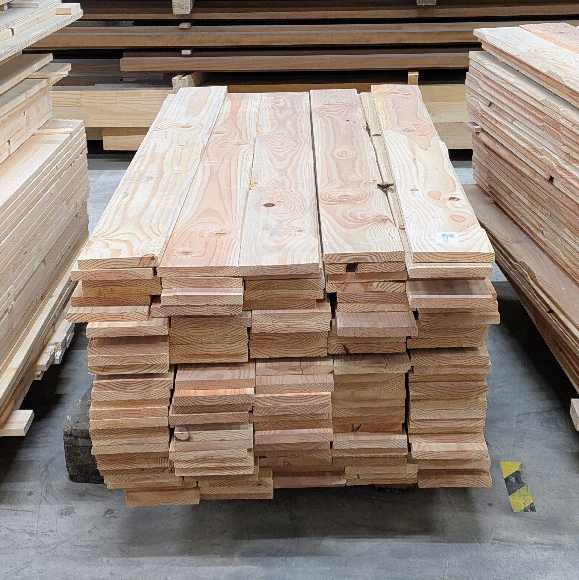 Ca. 133x Douglas geschaafd