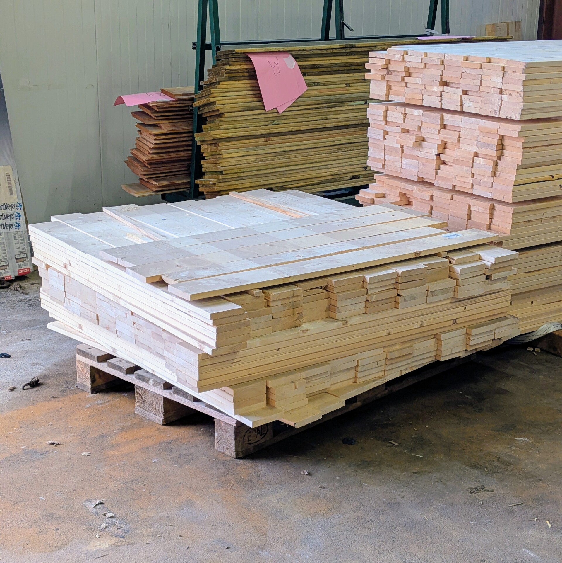 Ca. 185x Vuren plank