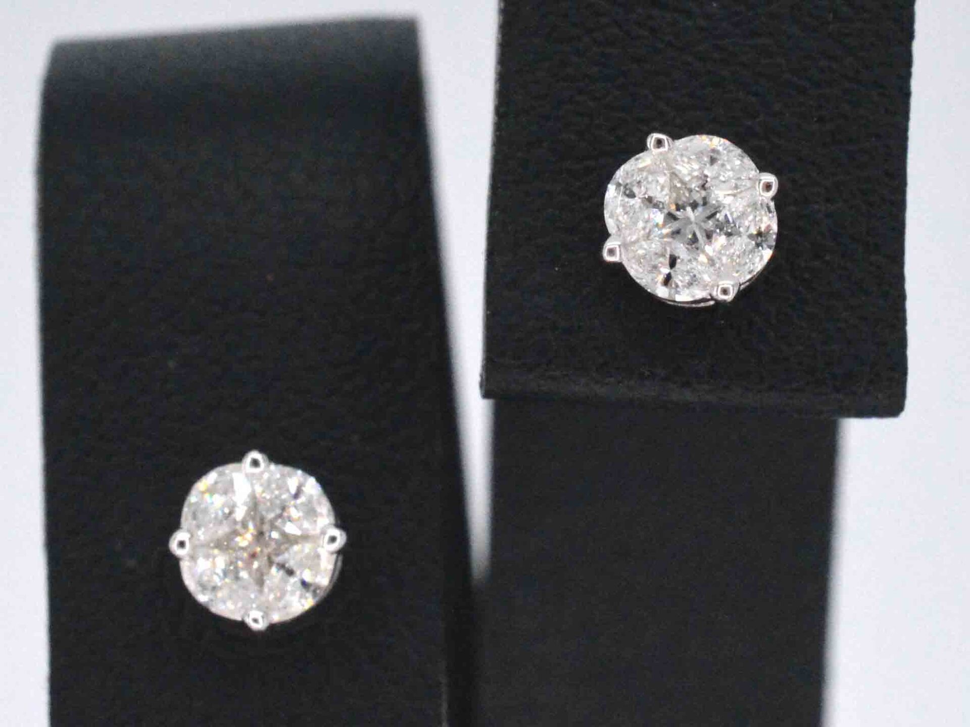 Witgouden oorbellen met diamant