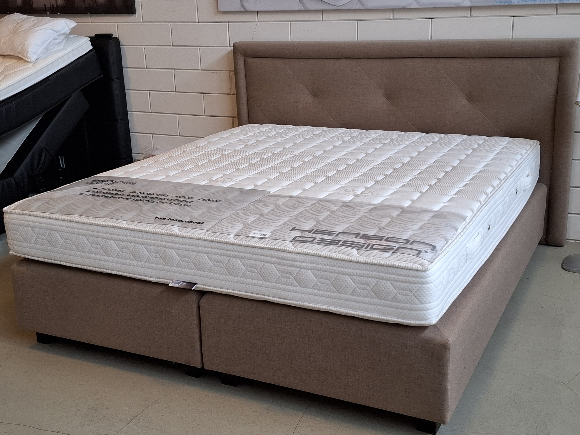 2-Persoons boxspring met hoofdbord