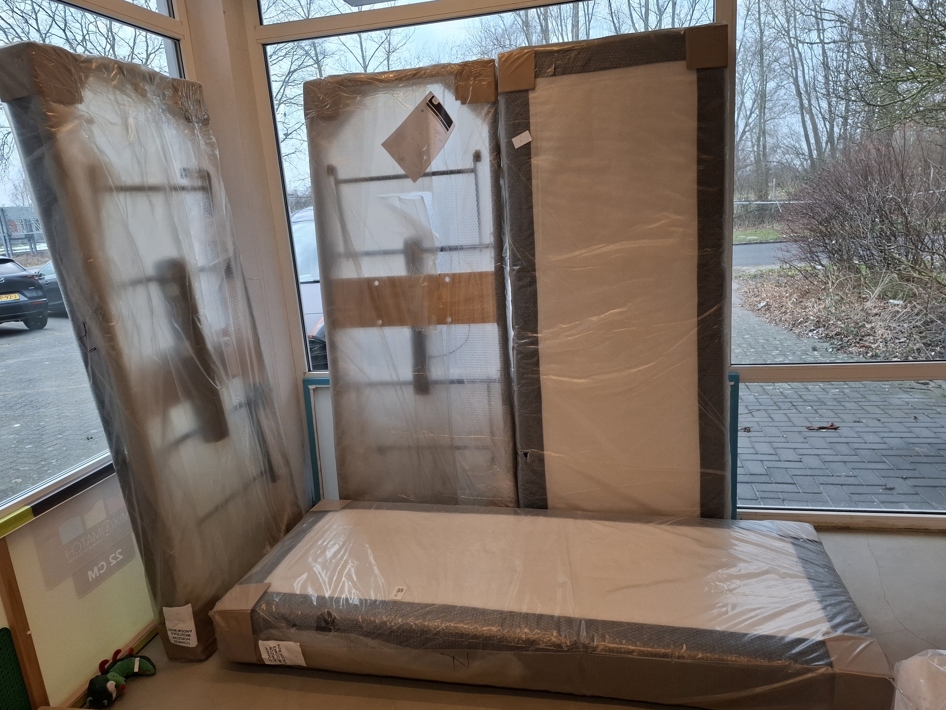 2x Losse box met elektrisch verstelbare bodem