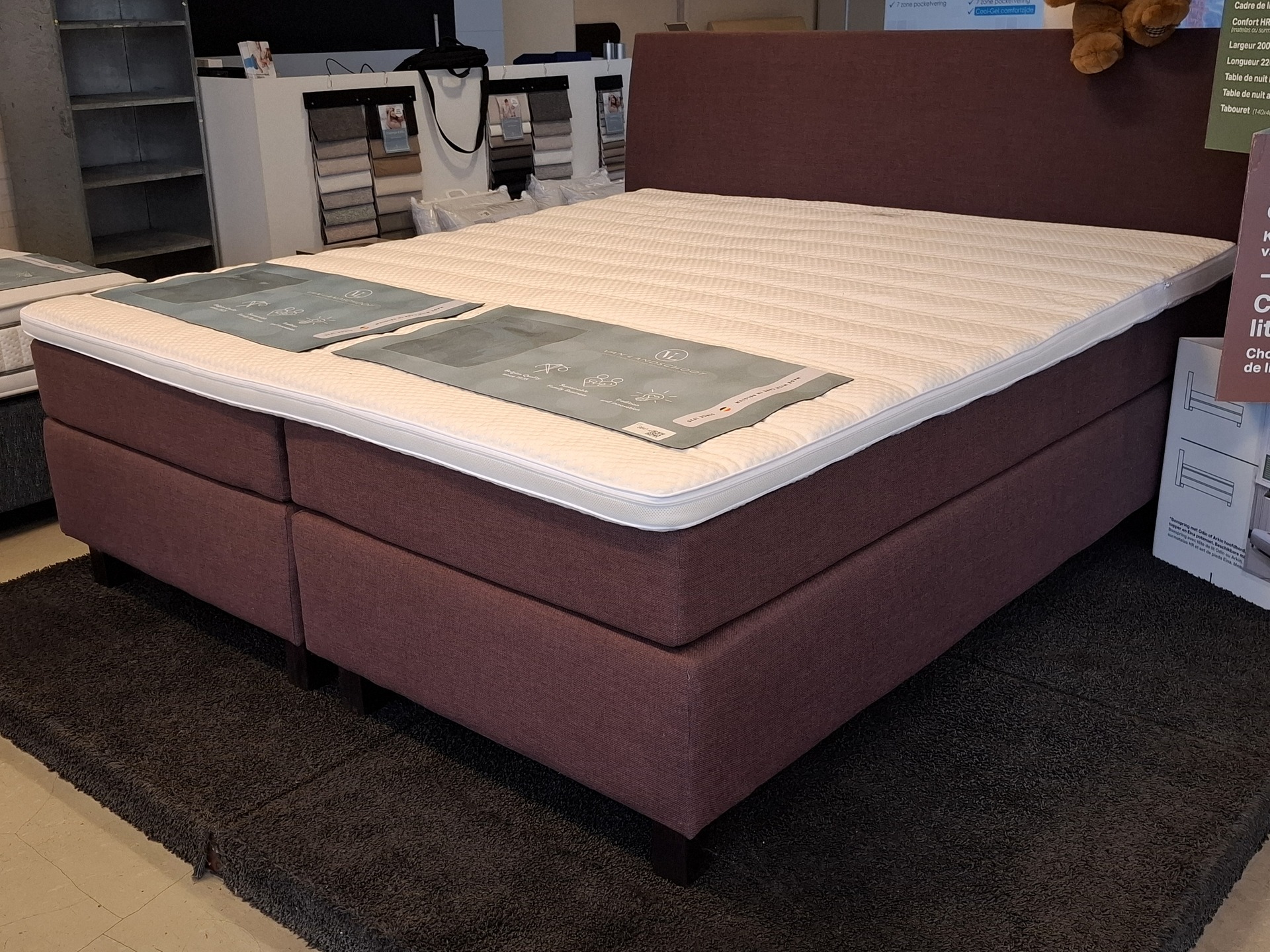 2 Persoons boxspring met hoofdbord van Landschoot