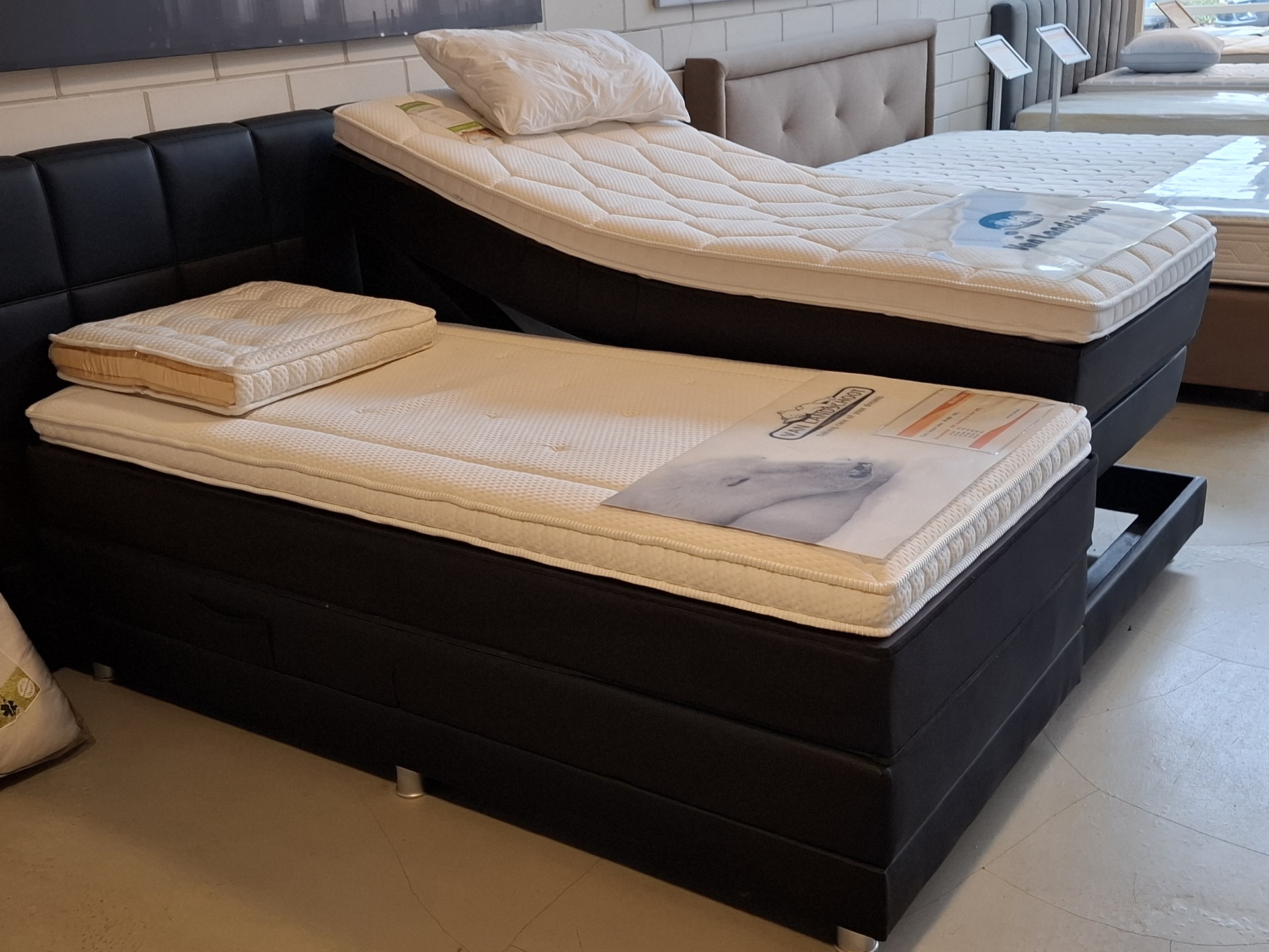 2-Persoons boxspring met hoofdbord
