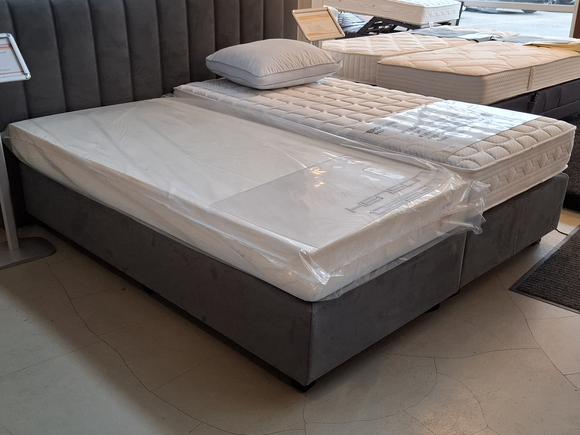 2-Persoon boxspring met hoofdbord