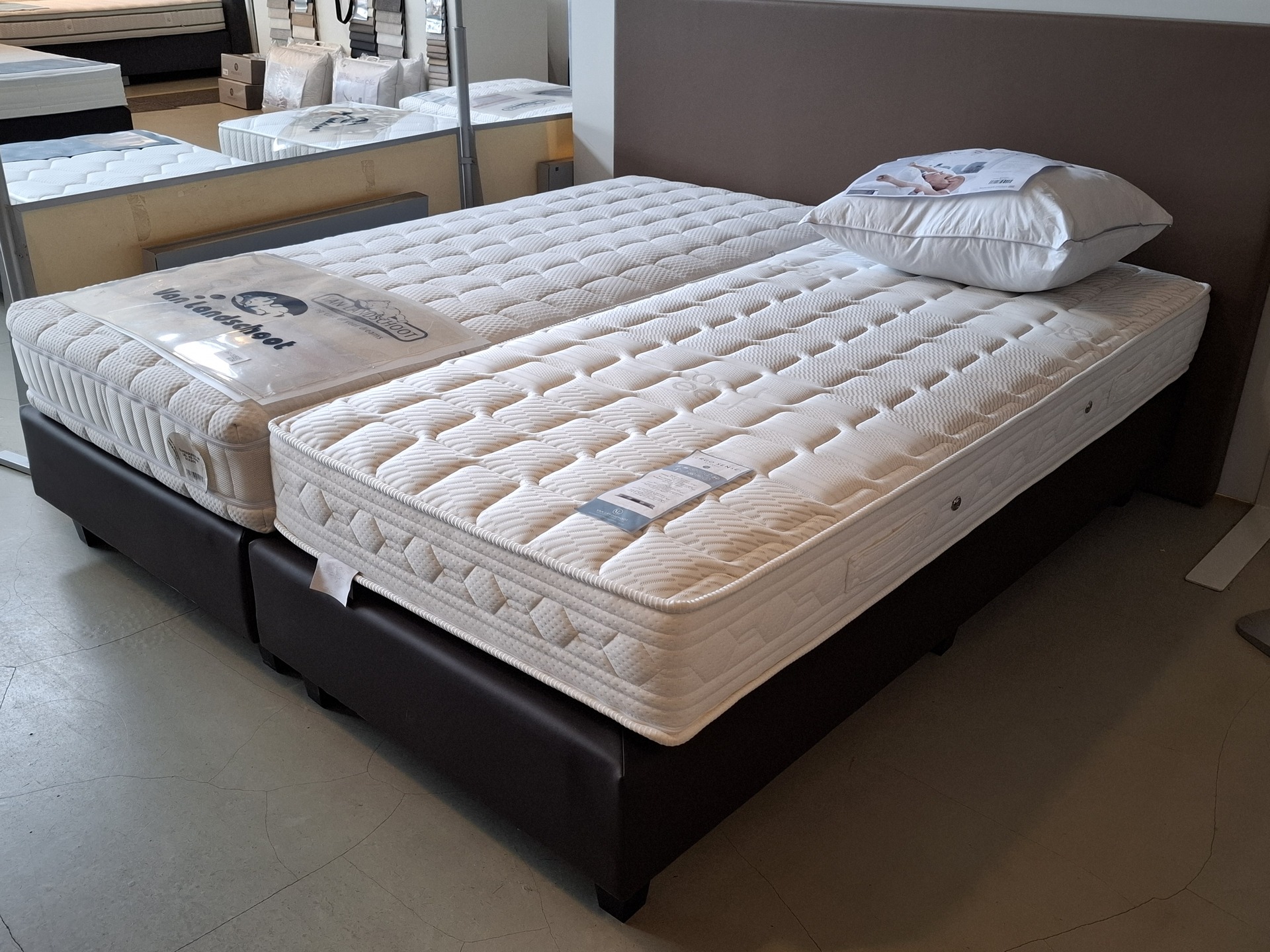 2-Persoons boxspring met hoofdbord